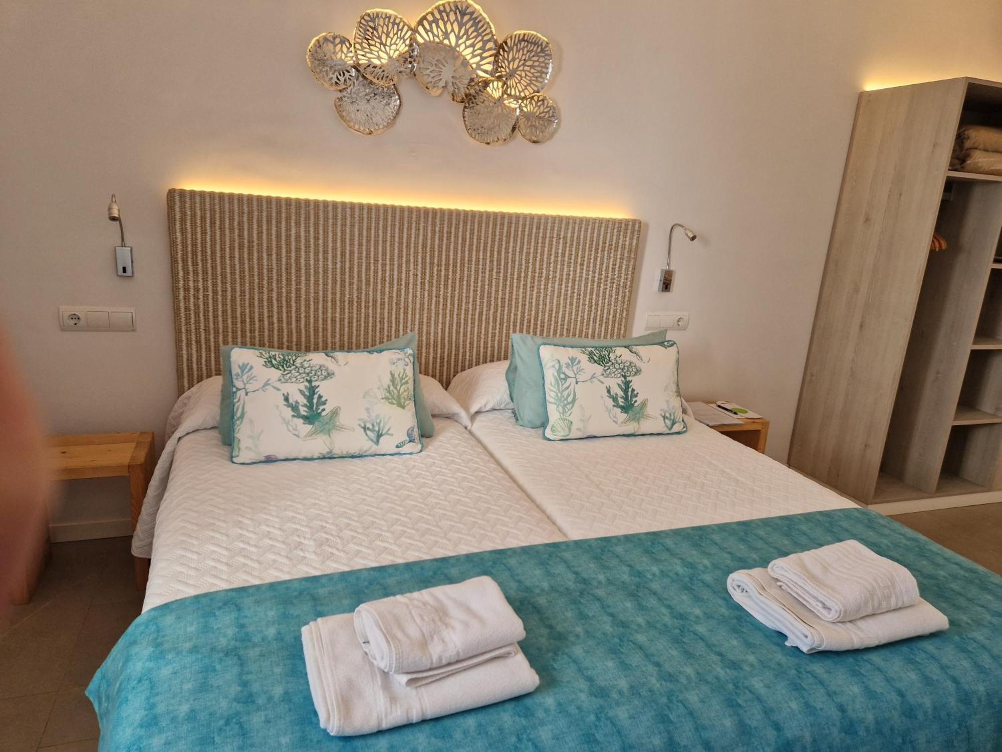 Apartamentos Costamar II Es Pujols Εξωτερικό φωτογραφία